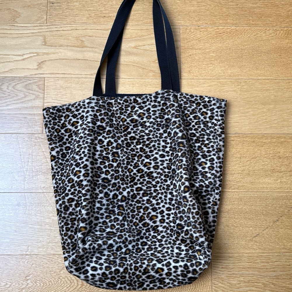 Japanese Leopard Print Medium Tote Bag